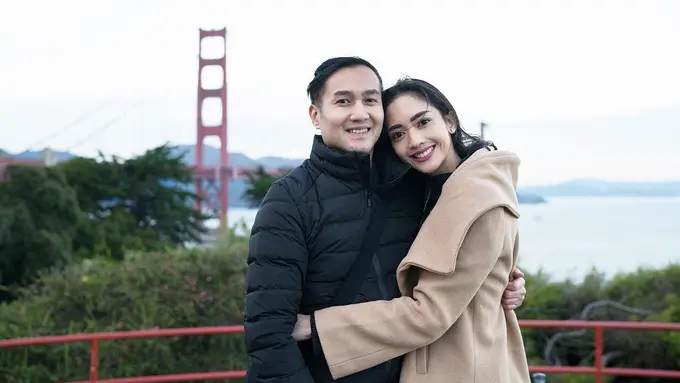 [Bintang] Keluarga Aldi Bragi dan Ririn Dwi Ariyanti