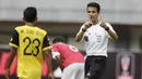 Wasit Thoriq Alkatiri saat memimpin pertandingan Bhayangkara FC melawan Semen Padang pada laga Piala Presiden 2019 di Stadion Patriot, Jawa Barat, Minggu (3/3). Thoriq adalah salah satu wasit Indonesia yang berlisensi FIFA. (Bola.com/M Iqbal Ichsan)