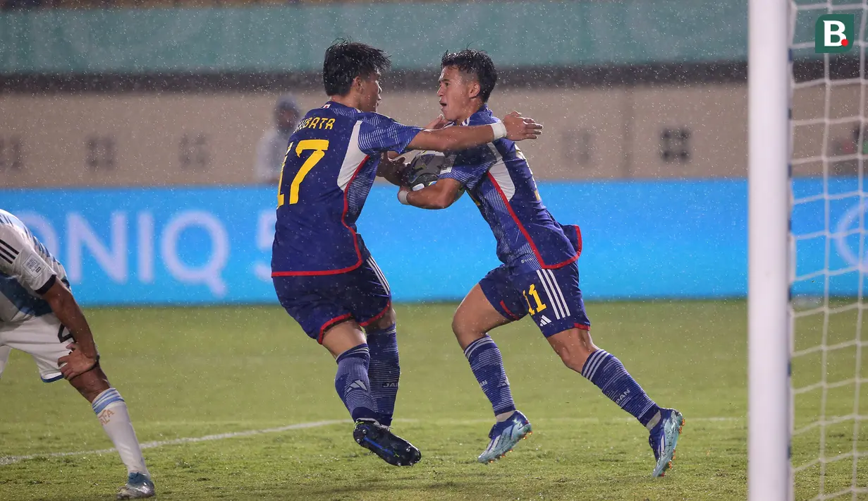 Jepang yang mewakili Grup D menempati posisi runner-up klasemen tim peringkat ketiga terbaik dengan raihan 6 poin hasil dari dua kali menang dan sekali kalah. Jepang kalah selisih gol dari Iran, dengan perbandingan (+1) berbanding (+5). (Bola.com/Ikhwan Yanuar)