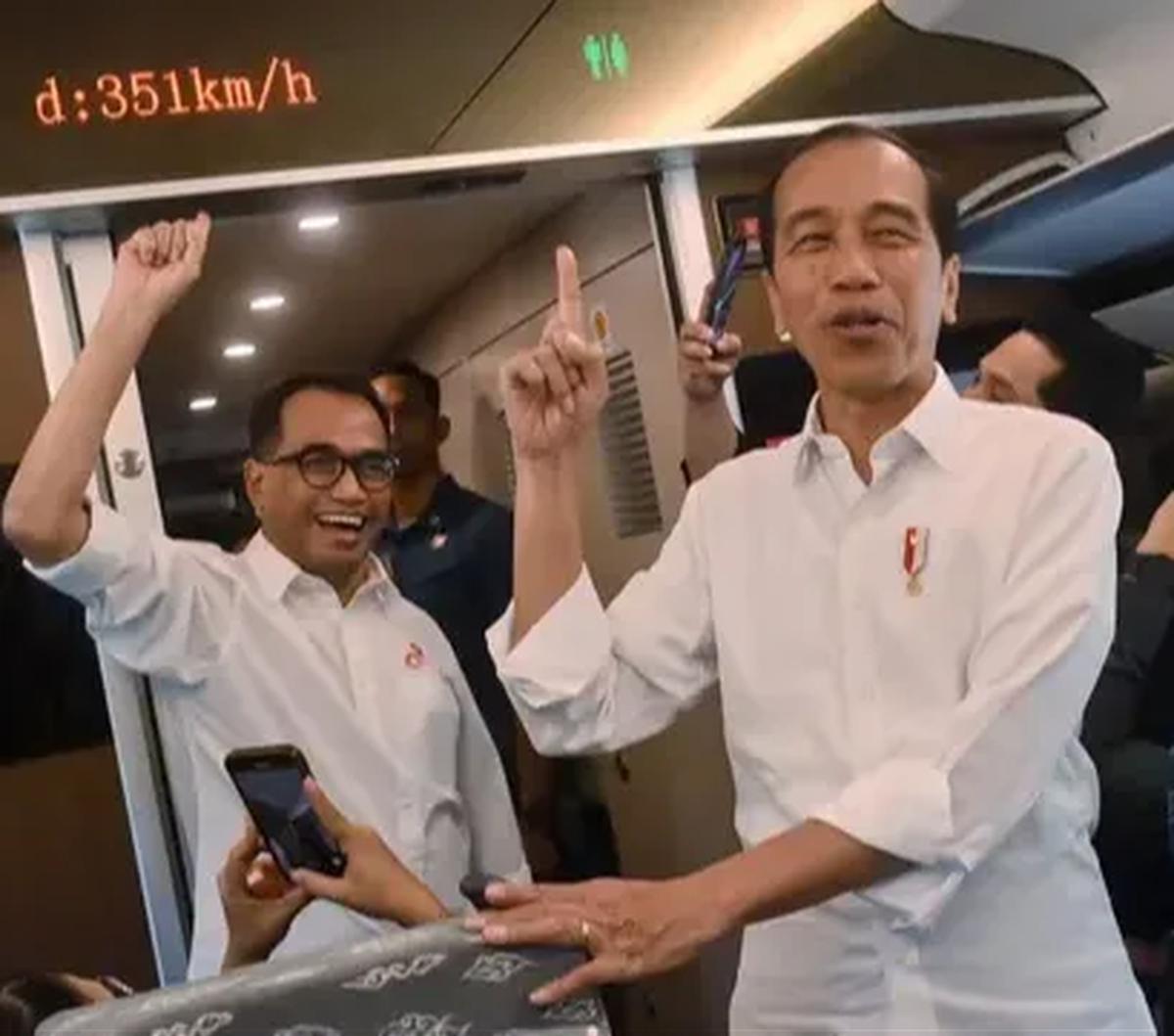 "Tadi kita lari 350 km per jam. Jadi sampai di Padalarang itu cuman 20 menit dari Jakarta. Presiden sangat puas dengan itu," kata Luhut.&nbsp;