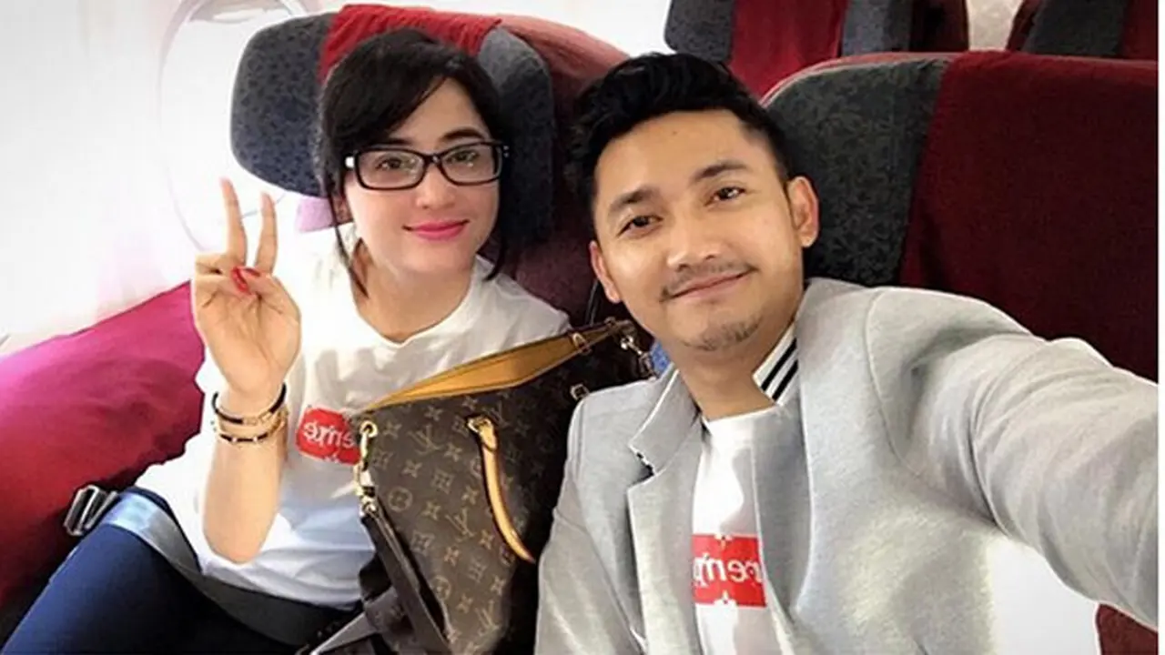 [Bintang] Dewi Perssik dan Angga Wijaya