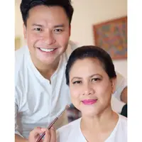 Ryan Ogilvy bercerita dengan penuh semangat atas pengalamannya merias Ibu Negara. (Foto: Instagram/ @Ryanogilvy)