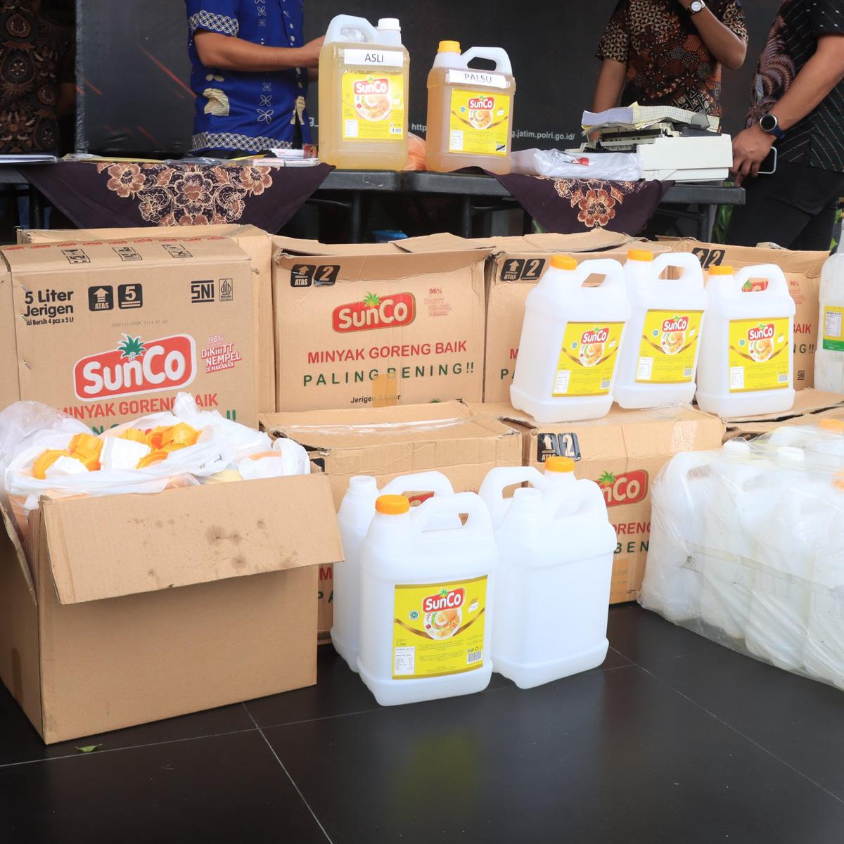 Pasutri di Malang Palsukan Minyak Goreng Merek Sunco