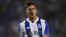 7. Andre Silva (Portugal) - Striker anyar AC Milan ini sempat membuat kejutan kala mencetak hattrick untuk Portugal. Wonderkid 21 tahun ini musim lalu tampil cemerlang dengan mencetak 16 gol bersama Porto. (AFP/Miguel Riopa) 