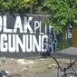 Mural berisi penolakan proyek PLTP yang juga marak di Kota Purwokerto. (Foto: Liputan6.com/Muhamad Ridlo)