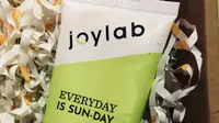 Sunscreen dari Joylab varian Everyday is Sun-Day. (Liputan6.com/Asnida Riani)