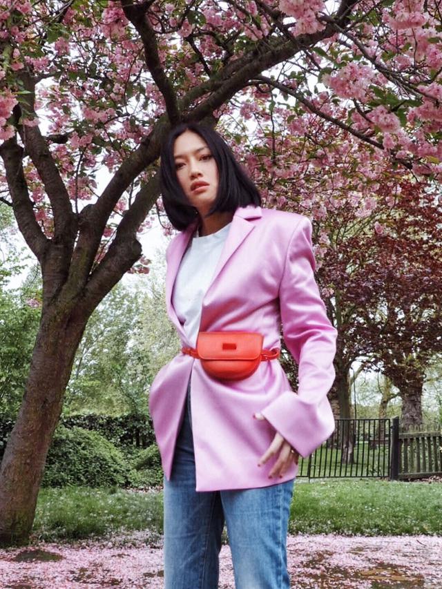 Editor’s Pick: Tas Pinggang Mini dari Wandler Favorit Bintang Street Style