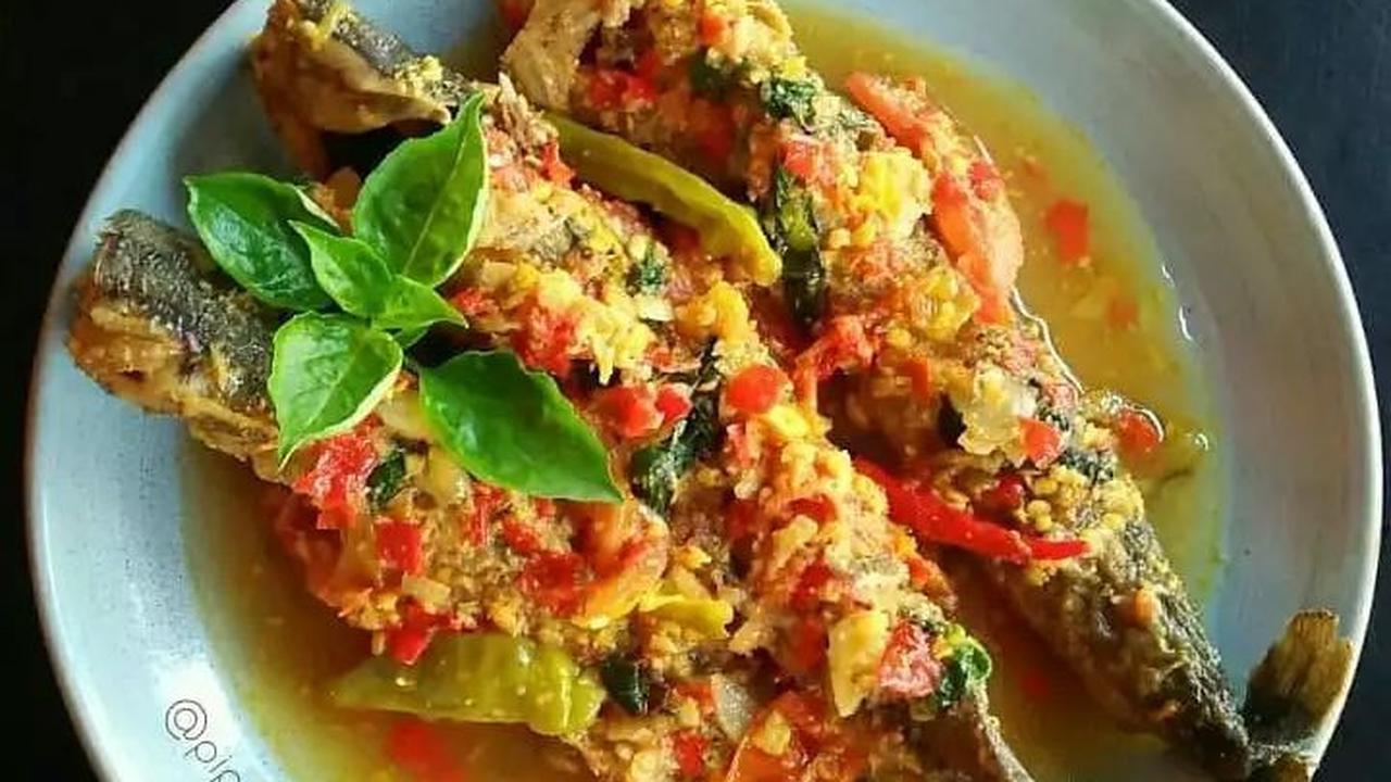 <b>5. Lele Bumbu Rujak</b>