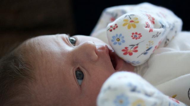 Ilustrasi bayi perempuan