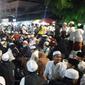 Jemaah memadati acara Maulid Nabi di Markas FPI, Jakarta Pusat. (Liputan6.com/Muhamad Ali)