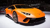 Lamborghini Huracan Perfomnate meluncur di Geneva Motor Show 2017, Swiss. (dok: CNET.com)