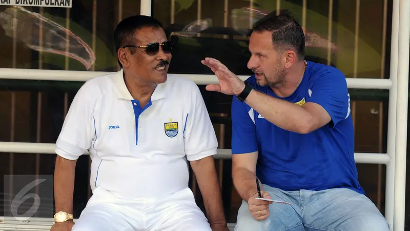 Manajer Persib Bandung Umuh Muchtar