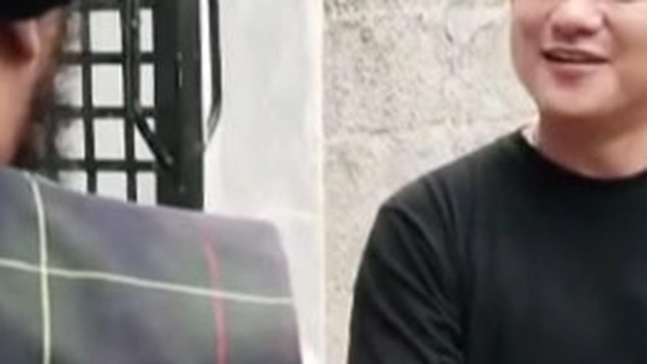 Bobon Santoso Tahan Tangis Usai Jadi Mualaf