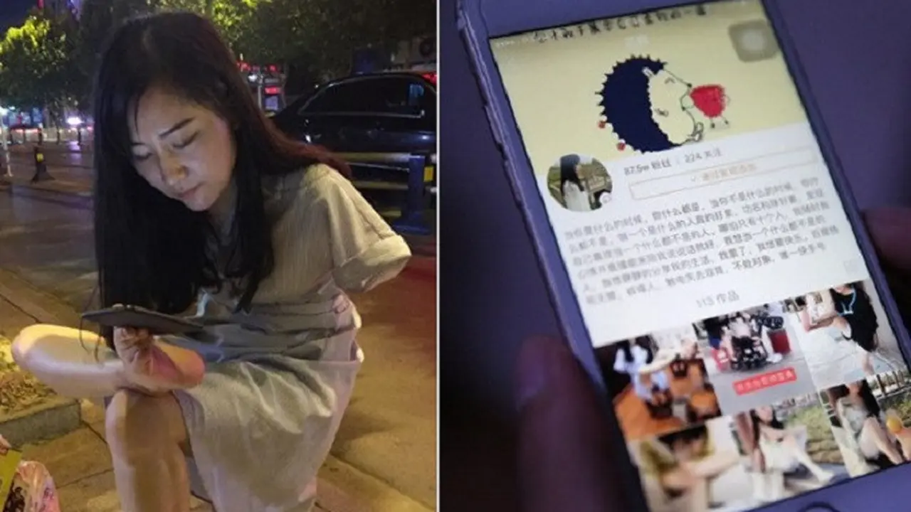 Yang Li tengah sibuk bermain sosial medianya (Weibo)