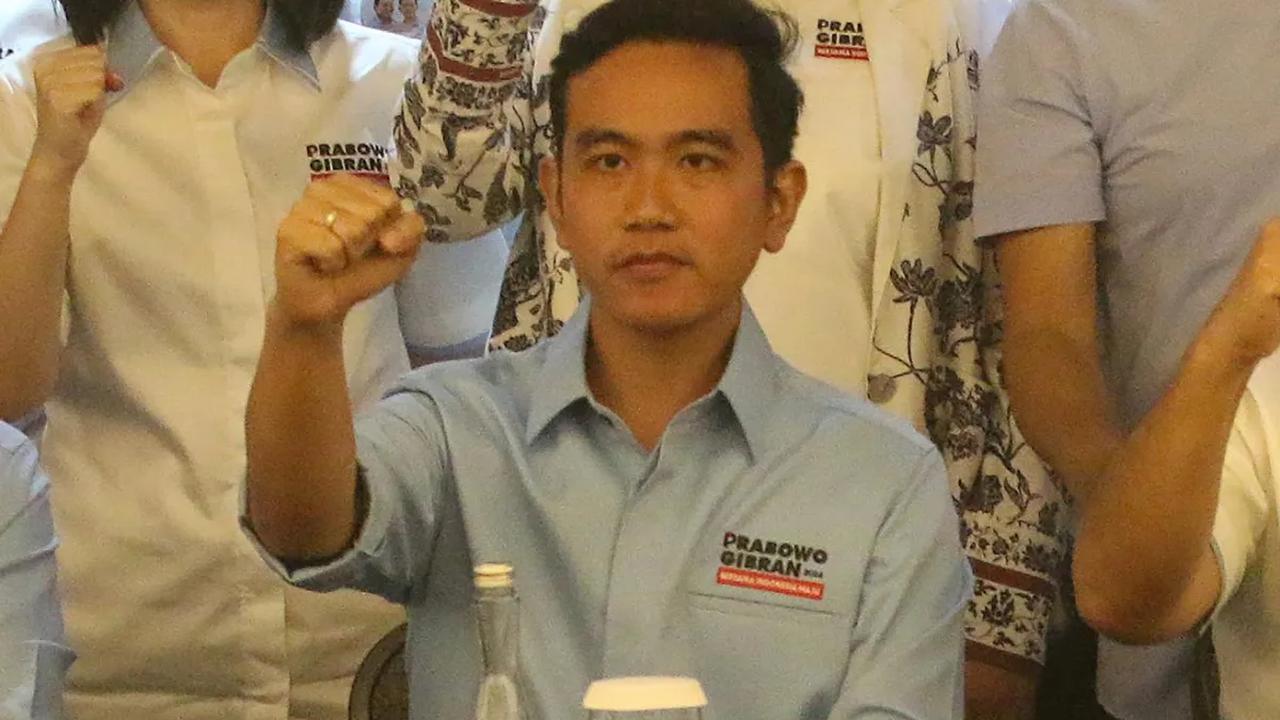 Partai Golkar kembali buka suara terkait majunya Gibran Rakabuming Raka menjadi bakal calon wakil presiden (bacawapres) yang dapat melanggengkan politik dinasti di Indonesia.<br>