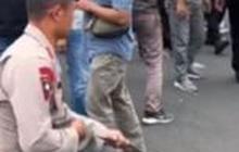 Bikin Terkejut, Momen Anjing Pelacak Tiba-tiba Serang dan Gigit Polisi 'Maaf Komandan ini di Luar Skenario