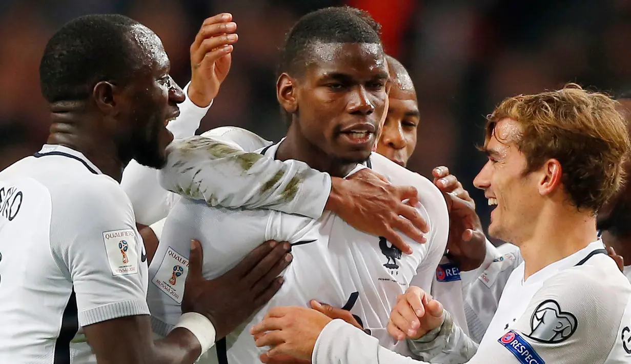 Selebrasi pemain Timnas Prancis atas gol semata wayang Paul Pogba, Amsterdam, Belanda, Senin (10/10). Pemain berusia 23 tahun tersebut sukses mencetak gol yang membawa Les Bleus menang dengan skor 1-0 atas Belanda. (AP Photo/Peter Dejong)