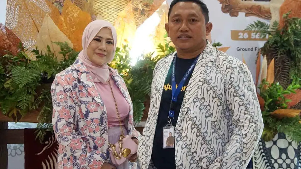Desainer Leny Rafael tengah mempersiapkan peluncuran koleksi busana Abimana Series.