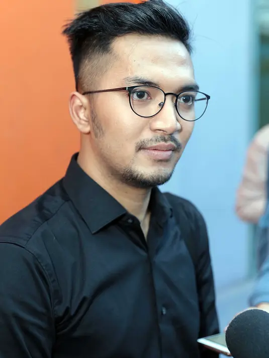 "Dana belum cukup, masih banyak yang harus saya pikirkan dan masih banyak yang harus saya selesaikan. Karena menikah itu bukan main-main ya, untuk membangun rumah tangga," ujar Ihsan Tarore. (Deki Prayoga/Bintang.com)