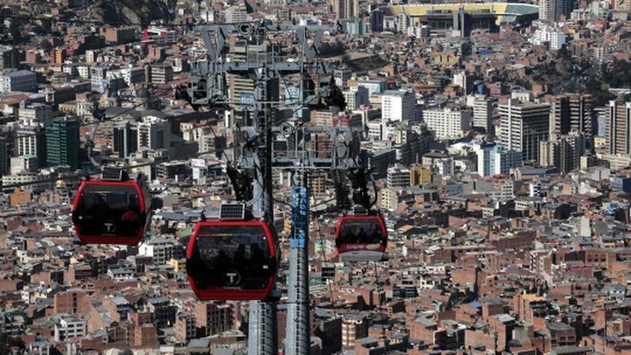 Asyiknya berkeliling dengan kereta gantung tertinggi di Bolivia
