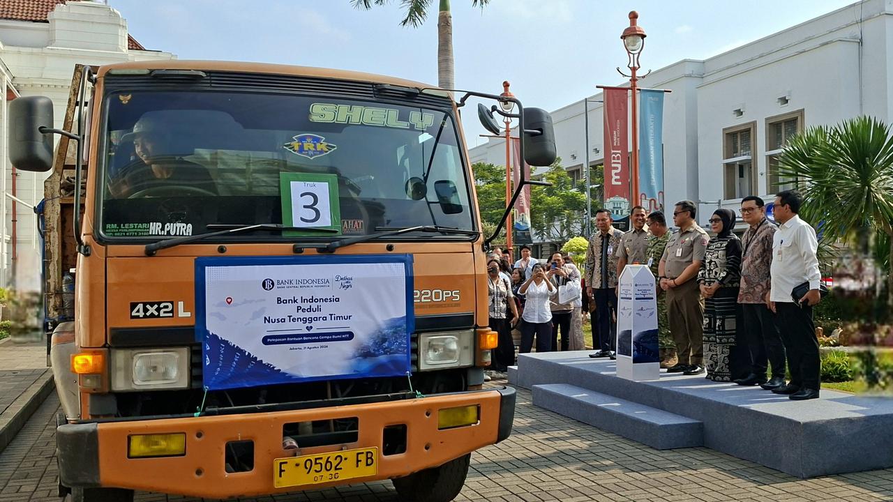BI Kirim 32,5 Ton Bantuan untuk Korban Gempa NTT, Ada Sembako hingga Perlengkapan Shelter