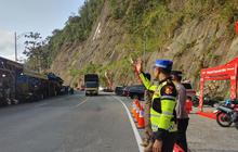 Polres Lima Puluh Kota Intensifkan Pengawasan Arus Mudik di Fly Over Kelok Sembilan untuk Cegah Kemacetan