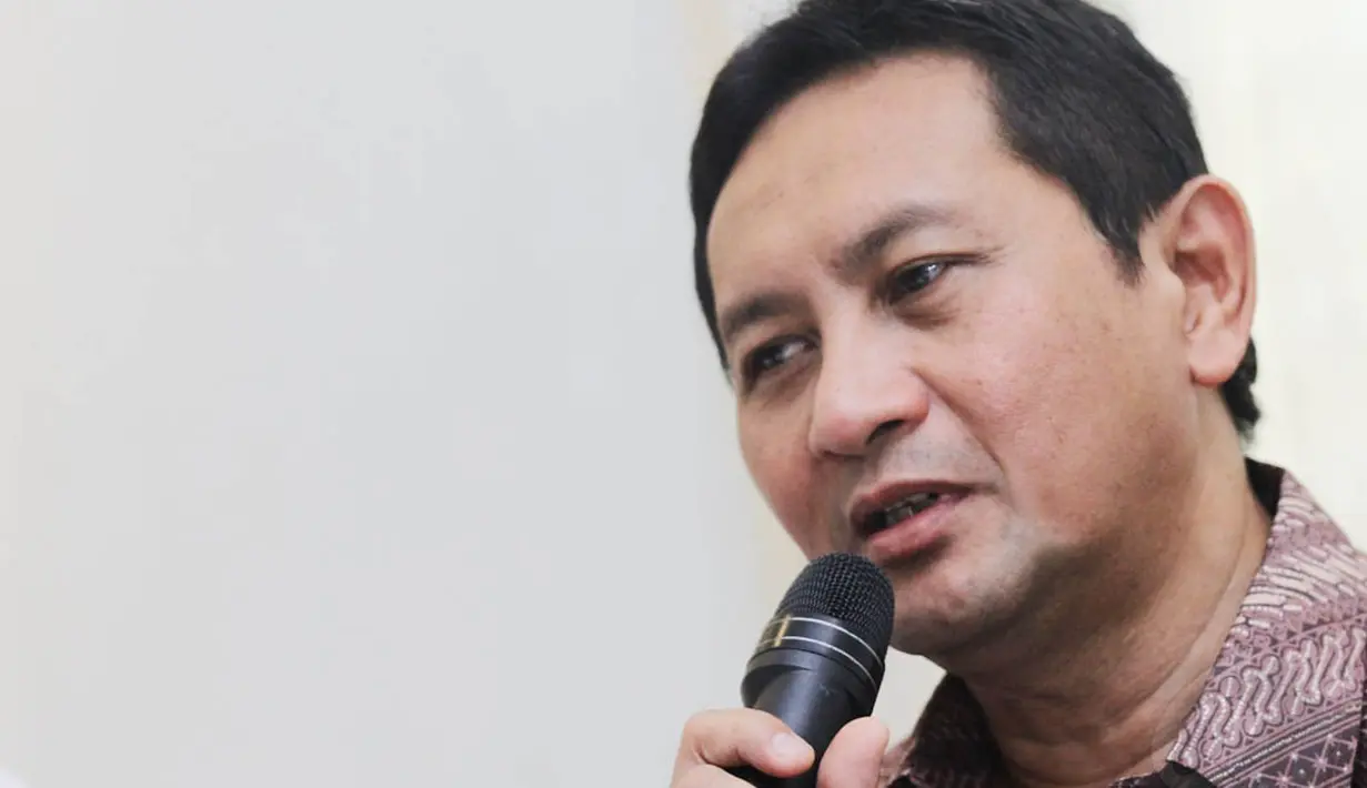 Kekecewaan Udar Pristono lantaran merasa pencopotan dirinya dilakukan sepihak oleh Gubernur DKI Jakarta, Rabu (21/5/14). (Liputan6.com/Faizal Fanani)