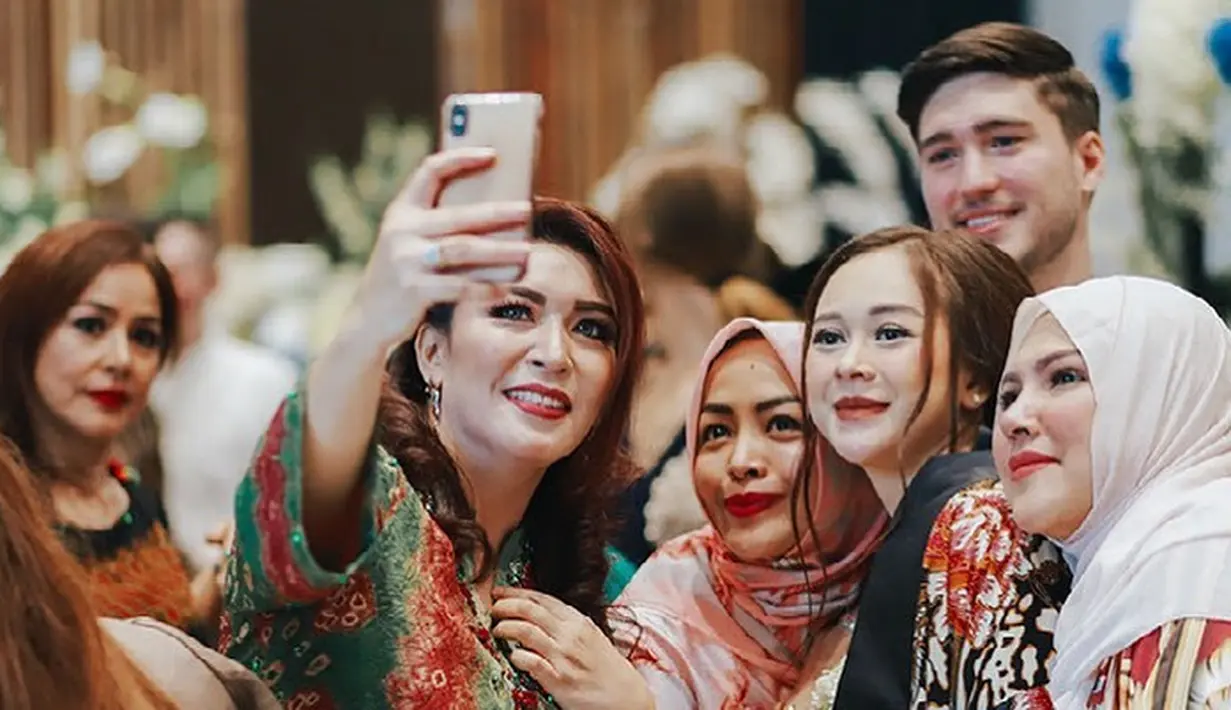 (Instagram/aurakasih)