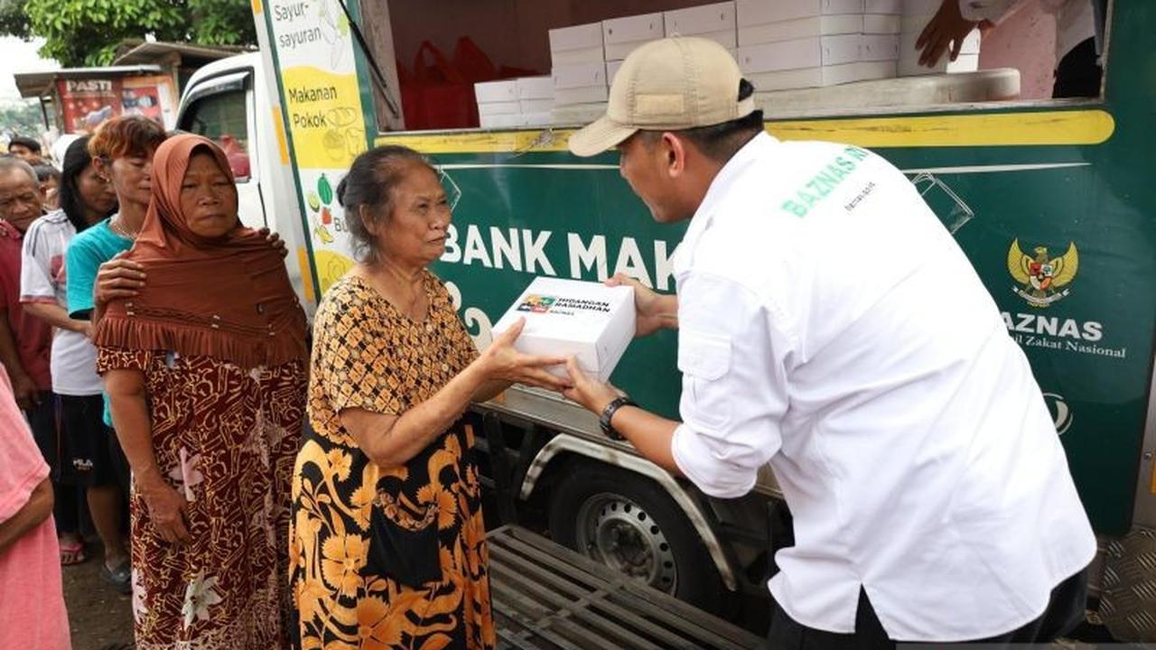 Baznas Bagikan 400 Paket Makanan Buka Puasa untuk Pemulung di Tebet: Wujud Kepedulian Ramadan