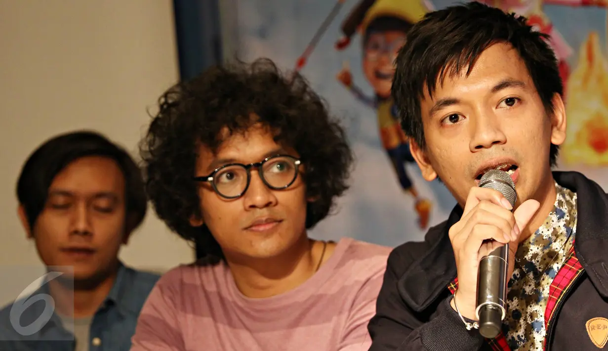 Rian d'Masiv saat acara launching lagu berjudul 'Di Bawah Langit yang Sama' di Jakarta, Jumat (5/2). Lagu tersebut menjadi OST film 'BoBoiBoy The Movie' serta akan dimuat dalam album kelima grup band d'Masiv. (Liputan6.com/Immanuel Antonius)
