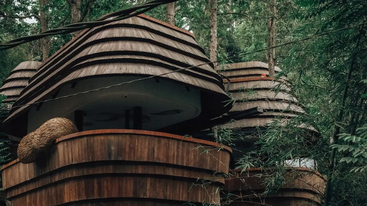 Menyesap Kopi Gulali di Kafe Tepi Sungai Ubud Bali