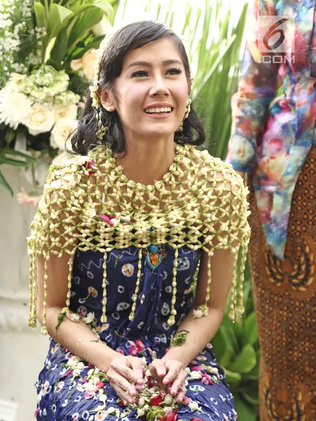 Ekspresi Kegembiraan Ardina Rasti saat Siraman Jelang Menikah