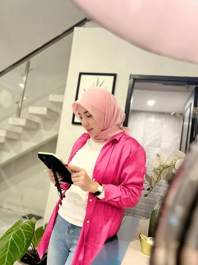 Calon Istri Angga Wijaya Pakai Hijab