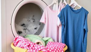 Bukan Cuma Baju Hasil Thrifting, Pakaian Baru pun Harus Dicuci Dulu Sebelum Dipakai. Foto dibuat oleh AI.