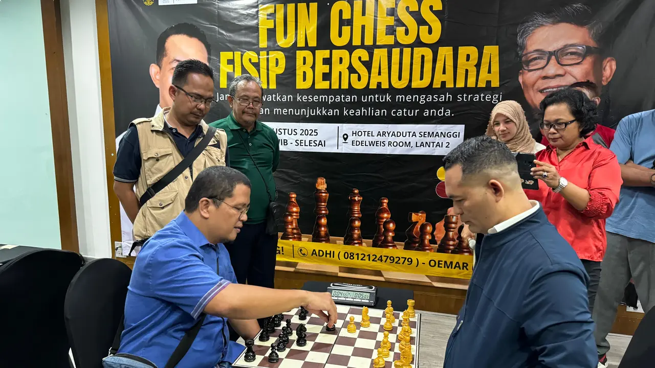 Calon Ketua Umum Ikatan Alumni (ILUNI) Universitas Indonesia, Boni Hargens menggelar 'FUN Chess FISIP UI Bersaudara' (Istimewa)
