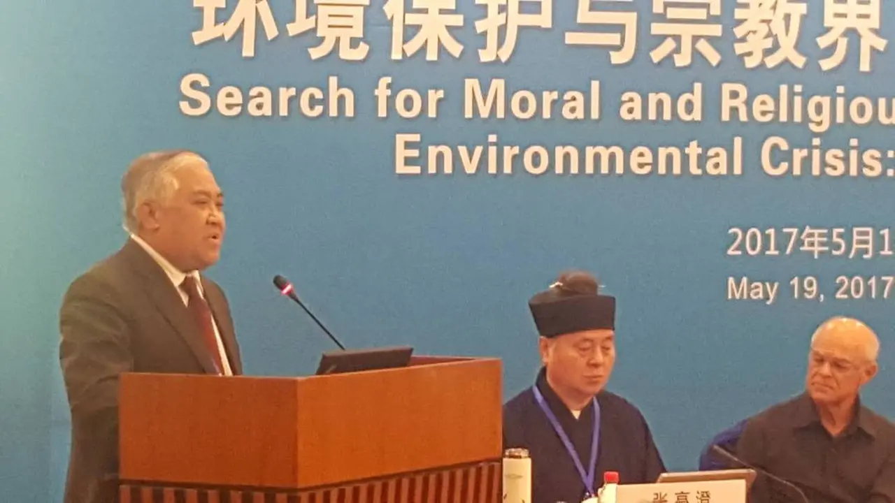 Din Syamsuddin memimpin delegasi tokoh lintas agama se-Asia menemui Chairman of China's Political Consultative Consultative Conference (CPPCC), Yu Zhengsheng di kantornya di Beijing. (Dokumentasi pribadi Din Syamsuddin)