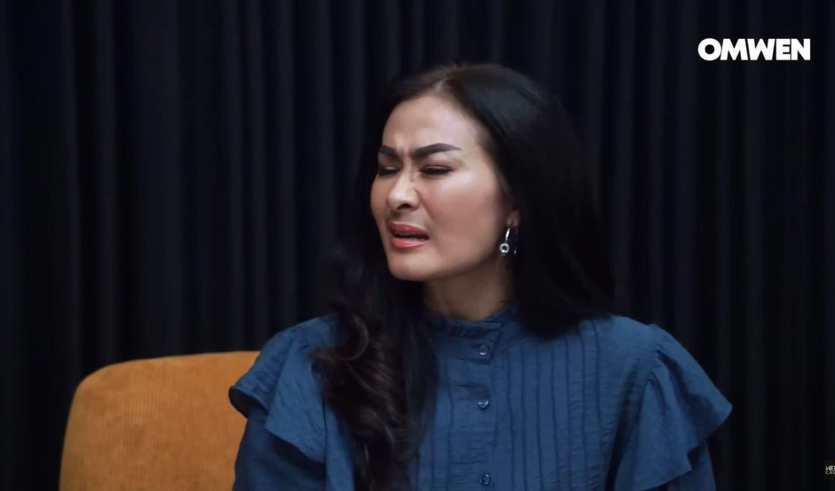 Iis Dahlia mengungkapkan soal nama nama 'Dahlia' yang menjadi nama panggungnya. Dahlia sendiri identik dengan nama bunga.<br>