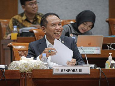 Menpora Zainudin Amali mengikuti rapat kerja dengan Komisi X DPR di Kompleks Parlemen, Senayan, Jakarta, Selasa (31/1/2023). Rapat membahas mengenai evaluasi program kerja dan anggaran tahun 2022, persiapan pelaksanaan program kerja tahun 2023, serta program anggaran Kemenpora sesuai struktur organisasi baru. (Liputan6.com/Faizal Fanani)