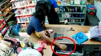 Seorang pria mencoba mencuri uang di sebuah toko (Sumber: Facebook/N9Radar