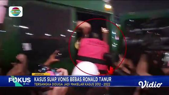 Fokus Pagi : Tak Terima Diklakson karena Melawan Arah, Mak-Mak Jambak Pelajar