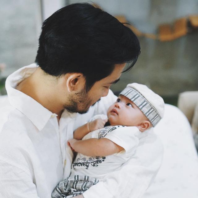 5 Gaya Zayn Sadavir, Putra Syahnaz Sadiqah saat Pakai Topi Hingga Peci