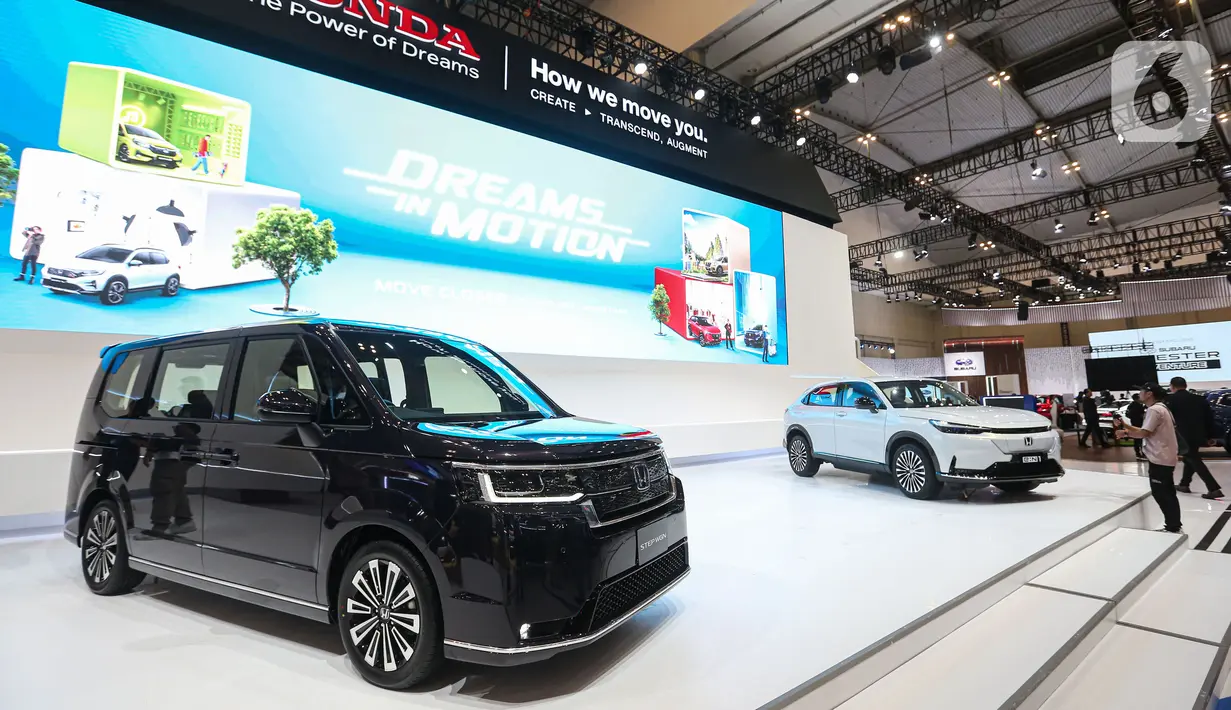 Pada ajang GIIAS 2024, Honda juga menampilkan Honda STEP WGN e:HEV. (Liputan6.com/Angga Yuniar)