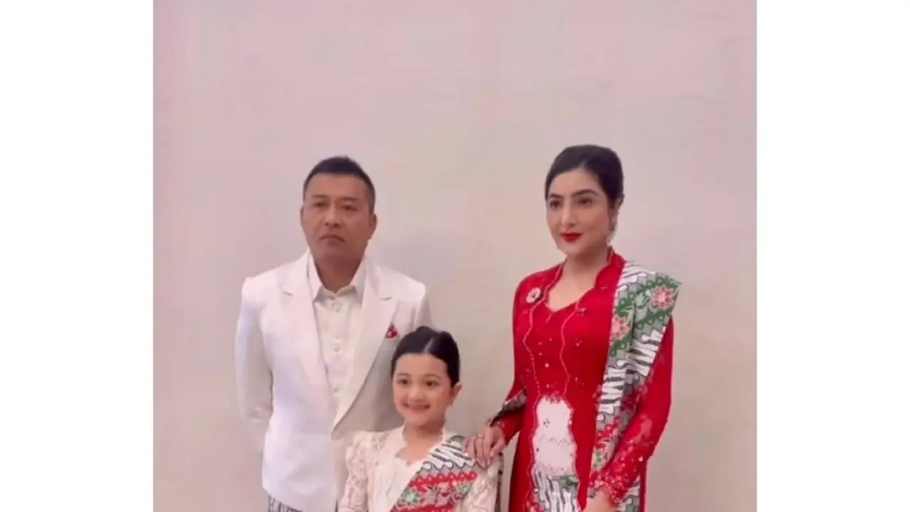 8 Pesona Arsy Hermansyah Pakai Kebaya Putih Saat Ikut Lomba Nyanyi Kejuaraan Dunia di Amerika Serikat