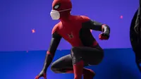 Spider-Man Pakai Masker (sumber: Instagram/tomholland2013)