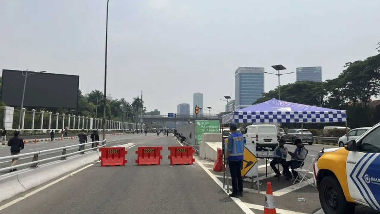 Ada Demo di DPR, Akses Keluar Slipi Tol Dalam Kota Ditutup Sementara