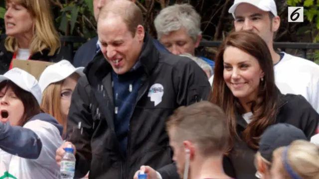 Sebuah insiden terjadi pada saat London Marathon 2017. Seorang peserta lari menyiram wajah Pangeran William dengan air.