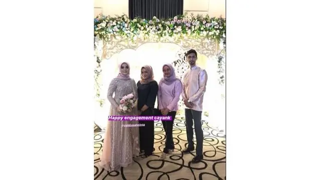 7 Momen Lamaran Vebby Palwinta dan Razi Bawazier, Penuh Kebahagiaan