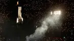 Ribuan warga menyalakan lilin memperingati peristiwa Tiananmen di Hong Kong's Victoria Park, (4/6). Peristiwa ini mengenang tindakan brutal militer Tiongkok kepada mahasiswa yang berdemo di Lapangan Tiananmen, pada 4 Juni 1989.  (AP Photo/Vincent Yu)