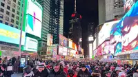 Ratusan Umat ​​Muslim Kembali Gelar Shalat Tarawih di Times Square New York. (dok. @wayoflifesq/Instagram/https://www.instagram.com/p/C4ZdTEoOjwD/?igsh=OTI2enEwMTFpMDRq/Putri Astrian Surahman)