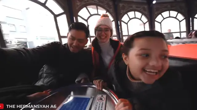 Azriel Hermansyah dan Sarah Menzel di Eropa